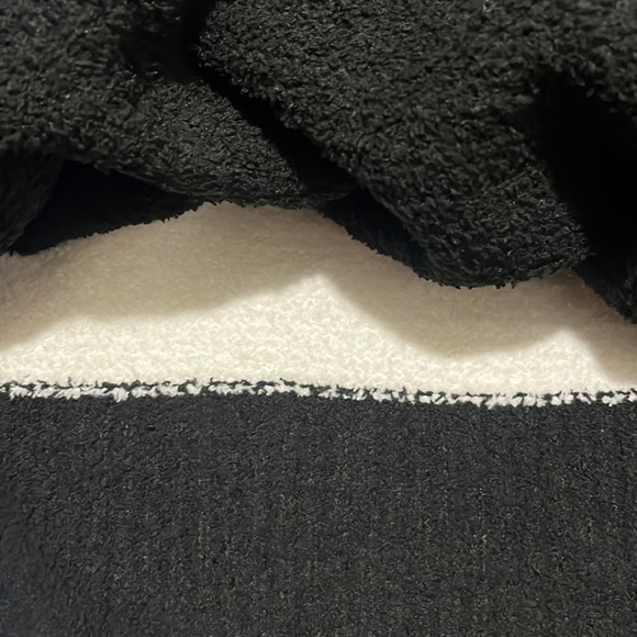 Karl Lagerfeld Paris Women’s COZY COLORBLOCK SWEATER - Picture 10 of 12